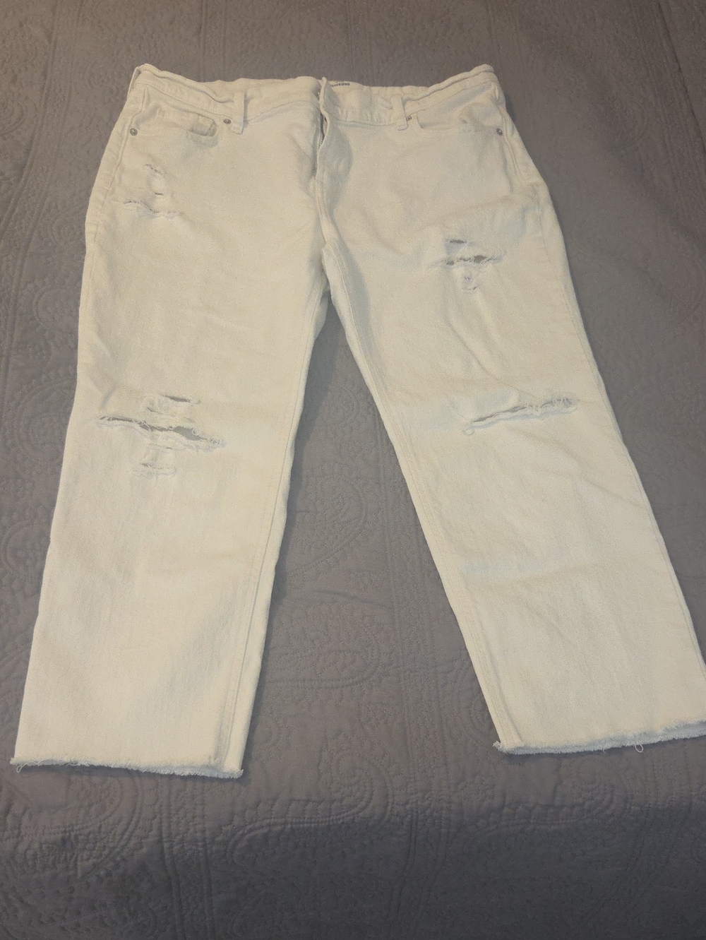 Old Navy White Distressed Women’s Relaxed Jeans